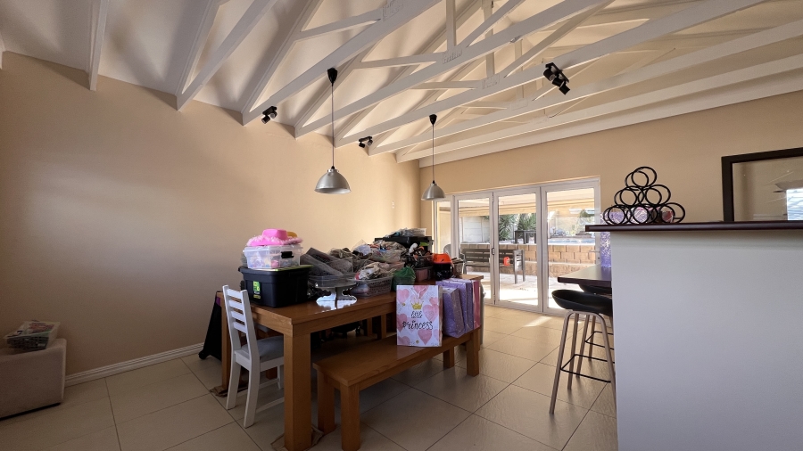 4 Bedroom Property for Sale in Flamingo Vlei Western Cape